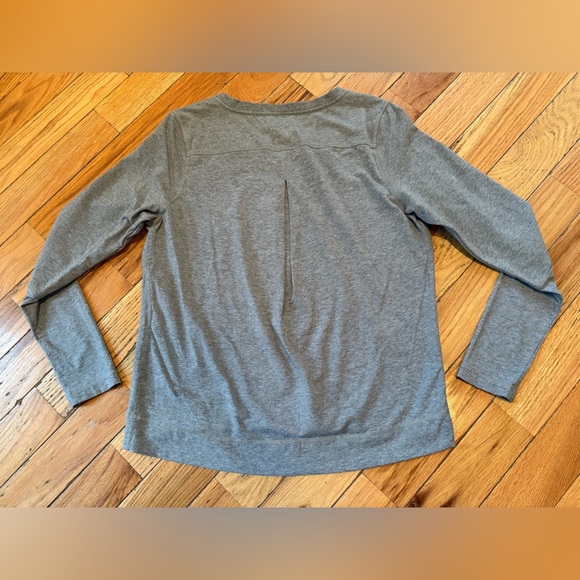 Lululemon Women’s Pleated Back Crew Neck Soft Sweatshirt Gray Size M? READ - Picture 1 of 13